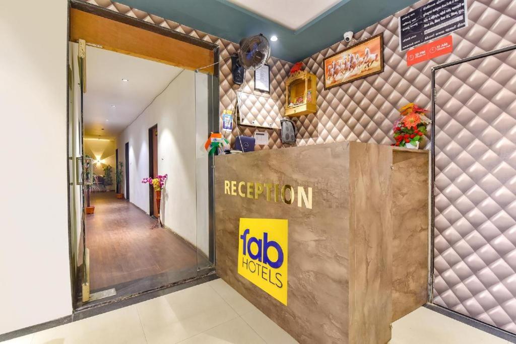 Nidhivan Hotel And Rooms 수라트 외부 사진